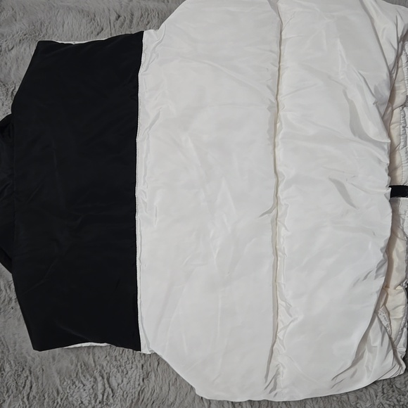 Charlotte Russe Black and White Puffer Vest - Picture 5 of 9